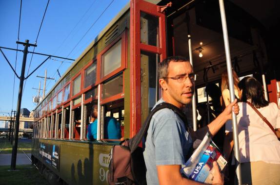 Pegando o bonde em New Orleans, na Louisiana, nos Estados Unidos